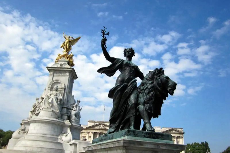 Buckingham Palace Square Sculpture - Monument to Queen Victoria