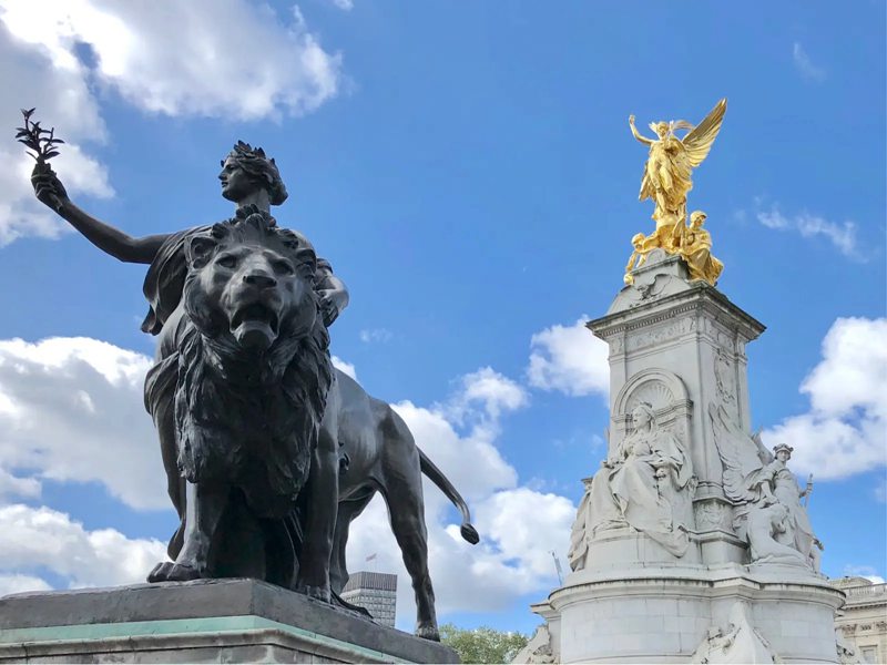 Buckingham Palace Square Sculpture - Monument to Queen Victoria