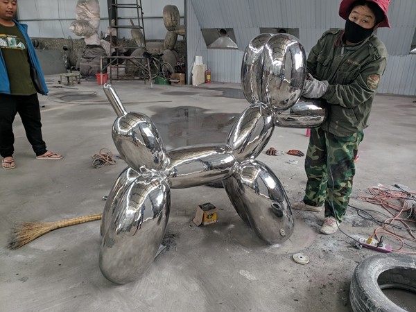 Balloon dog sculpture